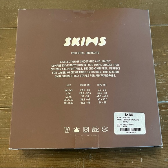 SKIMS ESSENTIAL CREW NECK LONG SLEEVE BODYSUIT - Picture 5 of 13